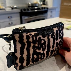 Authentic Coach Corner Zip Wristlet | *Never Been Used* |